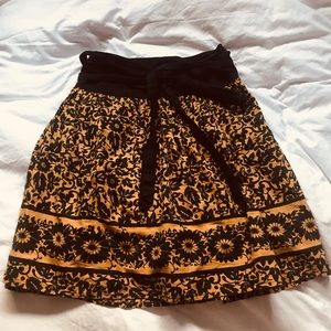 🪴La Classe Couture Yellow Print Skirt,